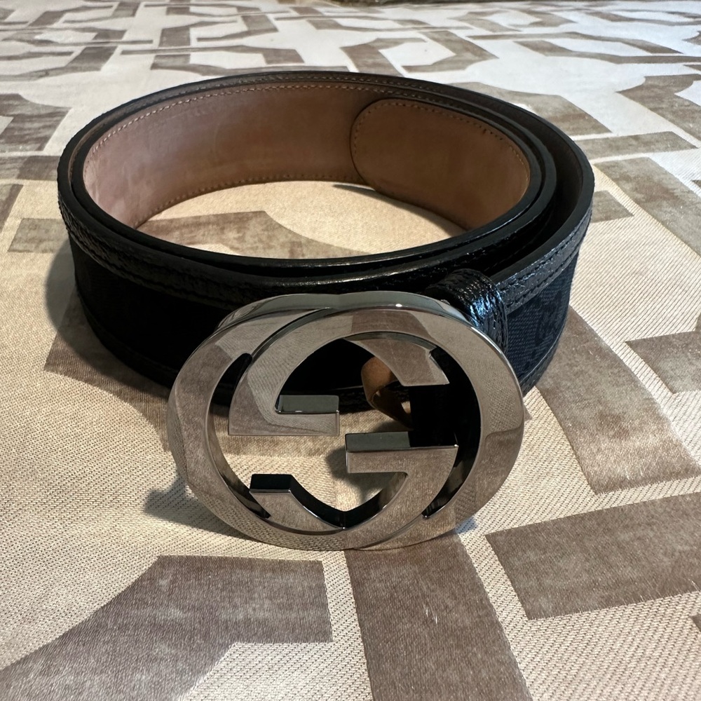 Gucci Black Belt with Silver Logo Buckle